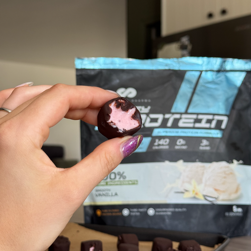 CHOCOLATE COVERED PROTEIN SMOOTHIE BITES